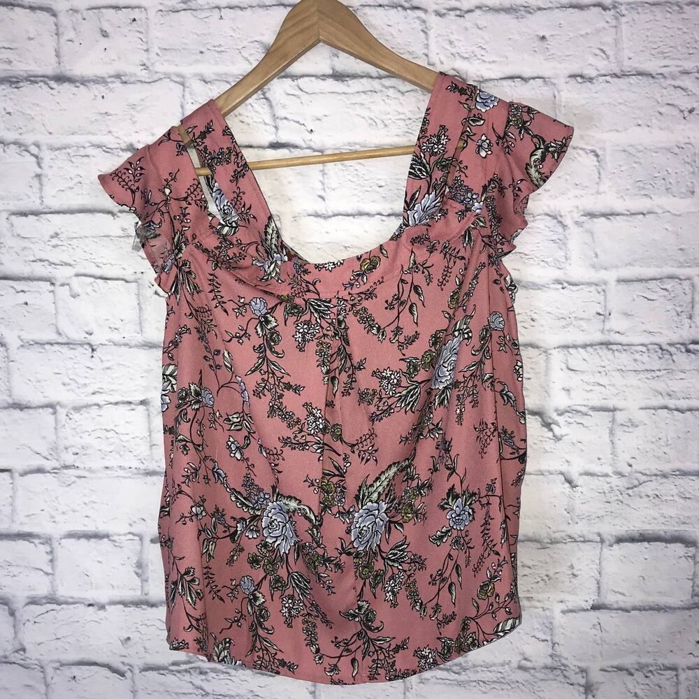 Francesca's Dina Be Floral Pattern Top - Picture 3 of 6